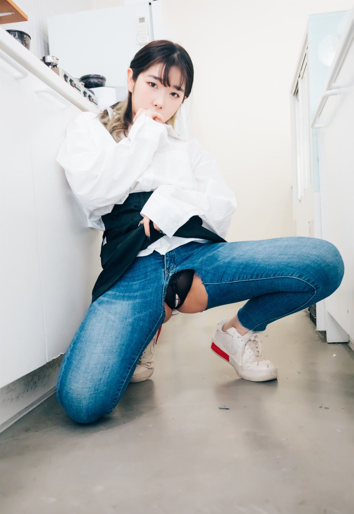 Loozy__Sonson_Nude_Apron_0015