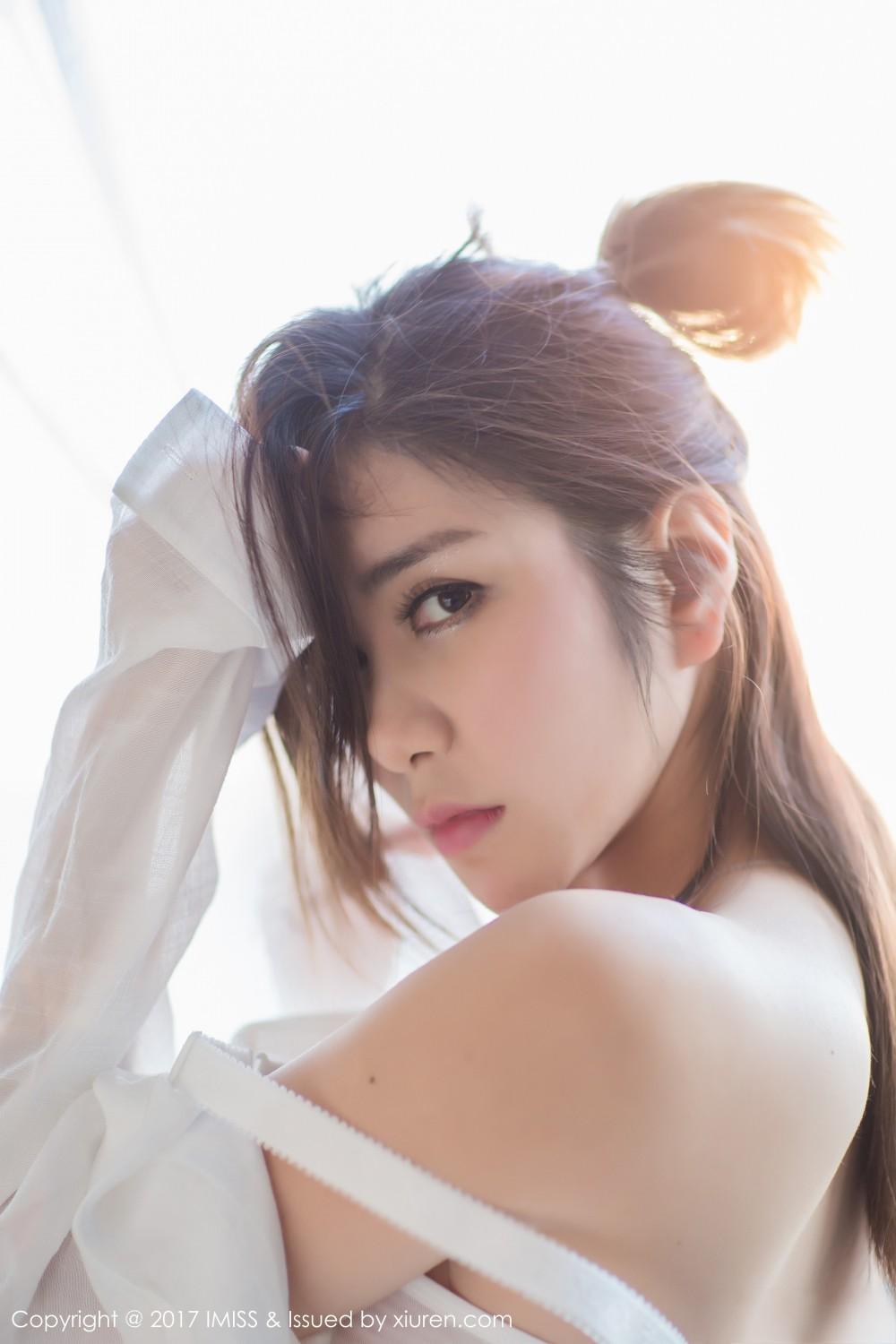 李李七七喜喜 全集包括15套图+3视频，大小5.49G