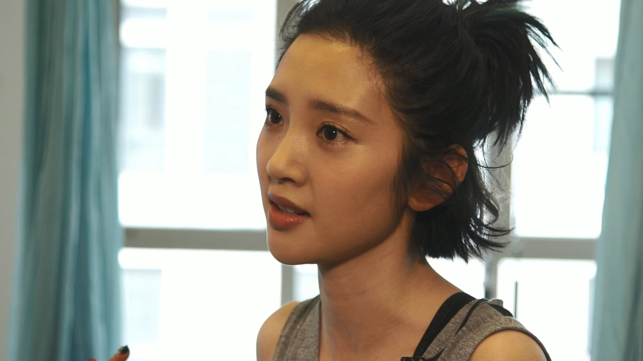 [明星]唐艺昕近距离拍摄瑜伽紧身高清视频[2v-3.95G-1080P]