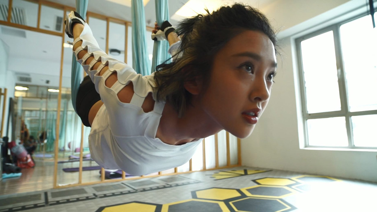 [明星]唐艺昕近距离拍摄瑜伽紧身高清视频[2v-3.95G-1080P]