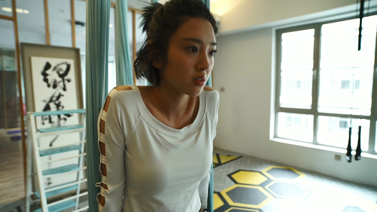 [明星]唐艺昕近距离拍摄瑜伽紧身高清视频[2v-3.95G-1080P]