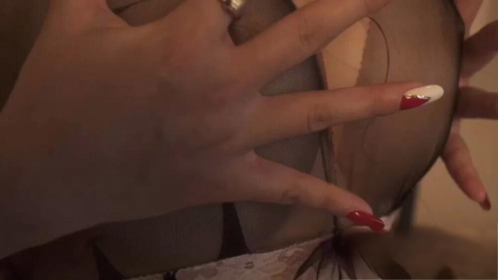 心妍小公主李妍曦喷血情趣内衣半脱近距离诱惑高清视频1080P[1v-189M-2min]